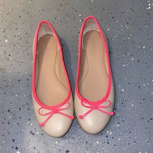Beige flats with pink accent